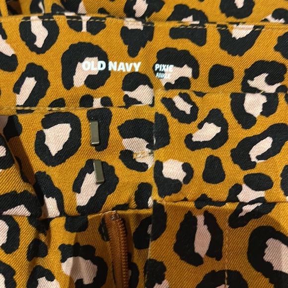 Old Navy Leopard Print Pixie Pant - Picture 2 of 3
